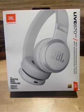 JBL Live 670NC Wireless Headphones - Light Gray